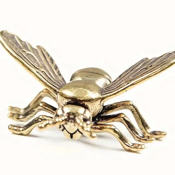 Bee 🐝 - Picture 2 of 3